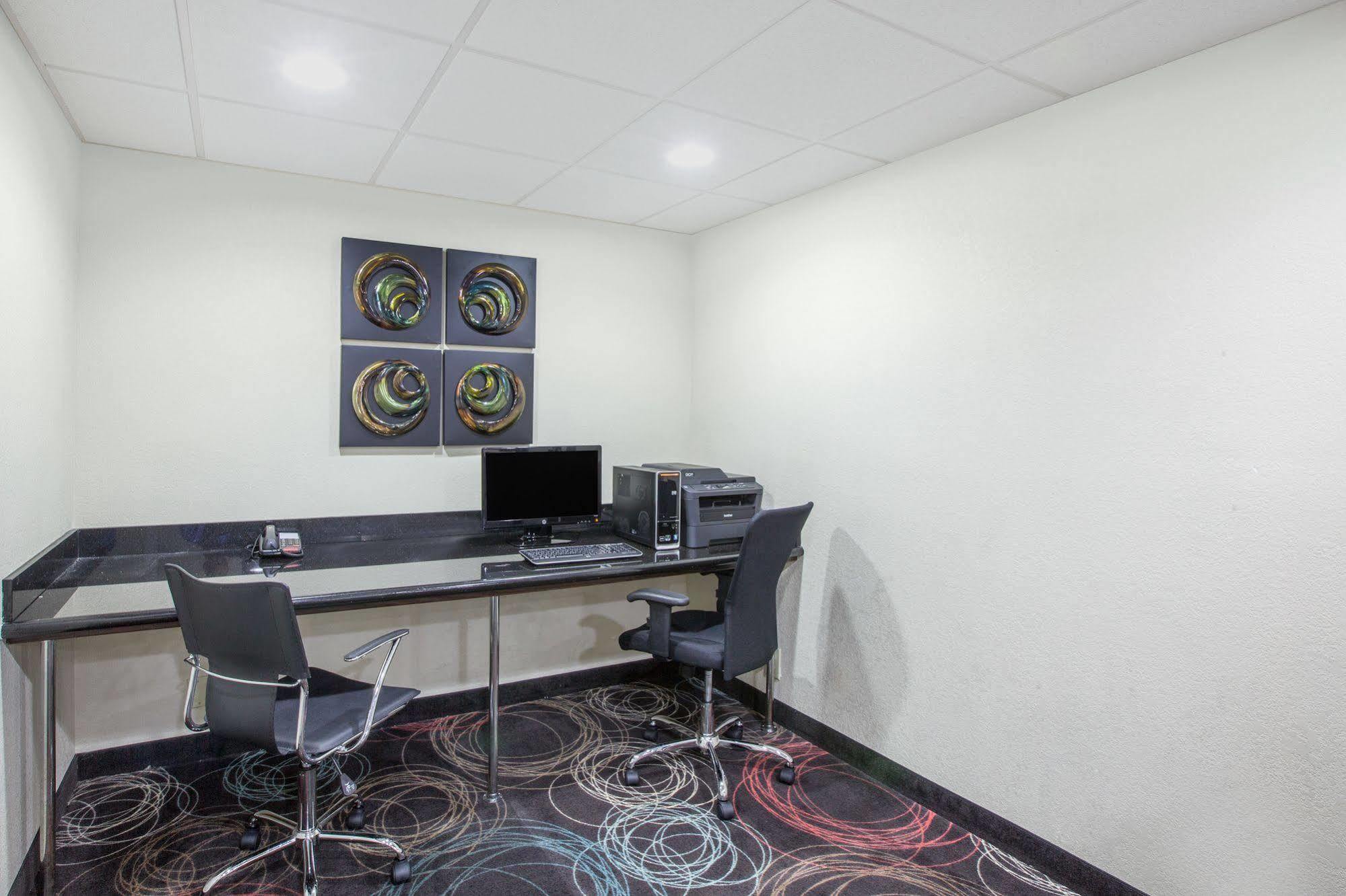 Sky Tree Hotels Tulsa Ngoại thất bức ảnh